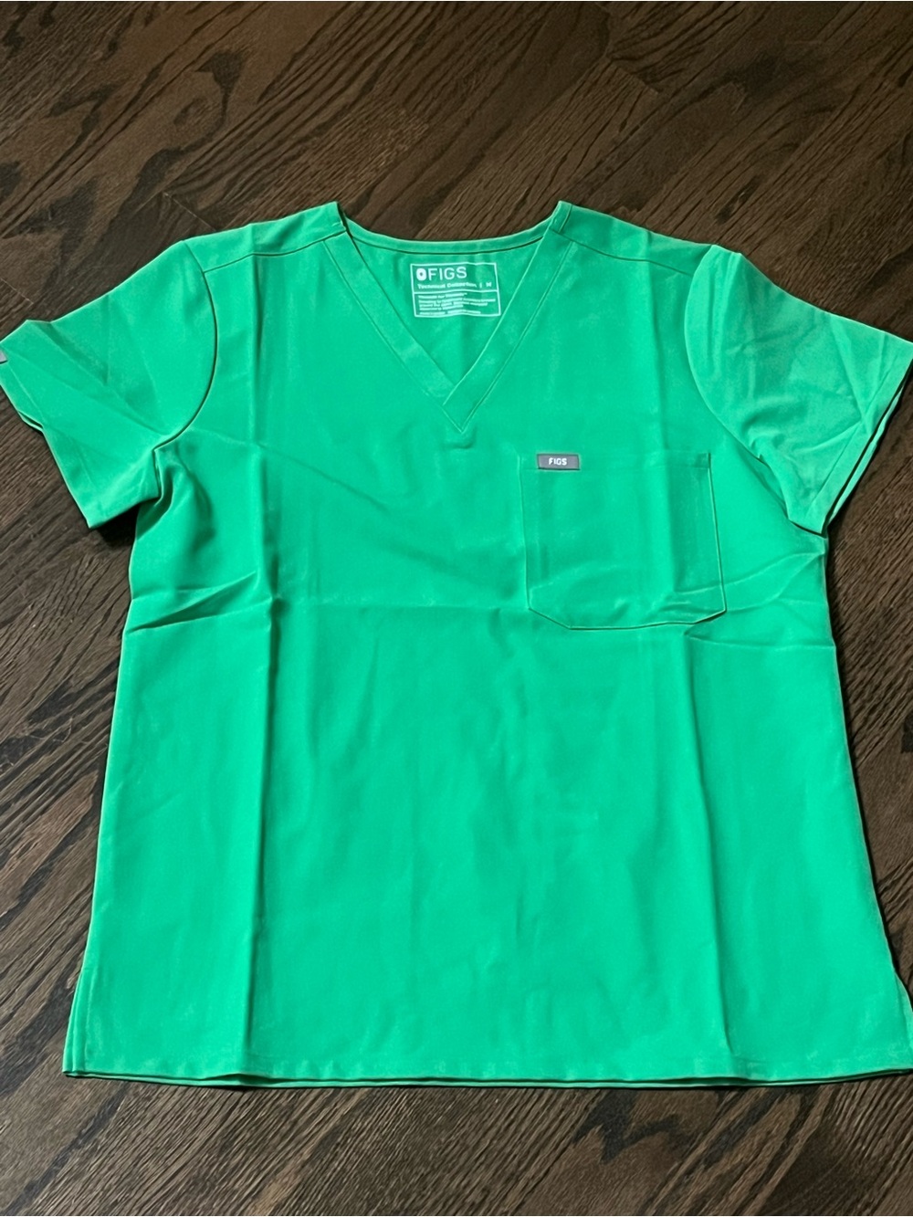 Figs Technical Collection V-Neck Scrub Top in Green NWOT size medium